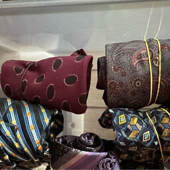 Giorgio Armani Purple-Maroon Designer Tie - Picture 9 of 9